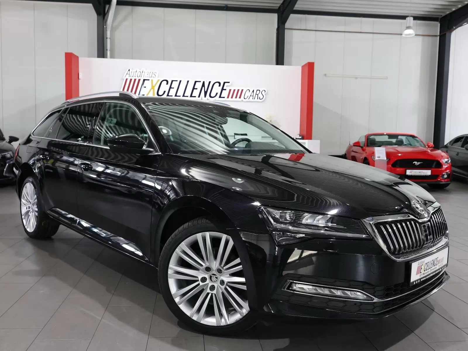 Skoda Superb Combi 2.0 TDI DSG PREMIUM-EDITION  – fotka 4