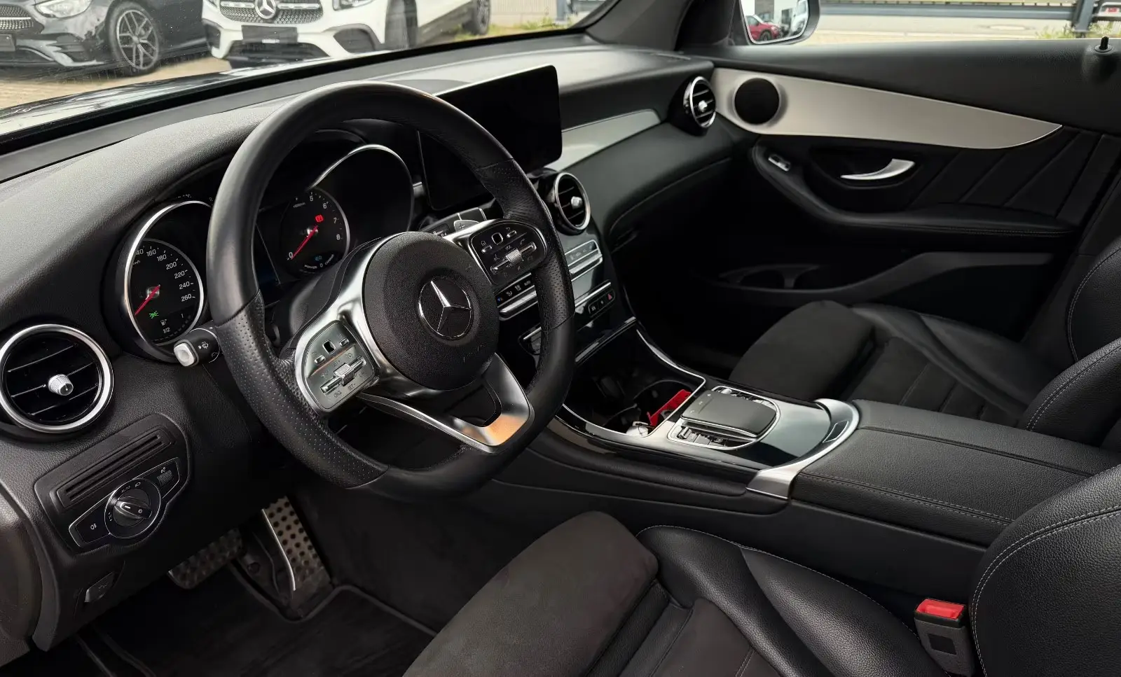 Mercedes-Benz GLC 300e Coupé AMG Line – fotka 9