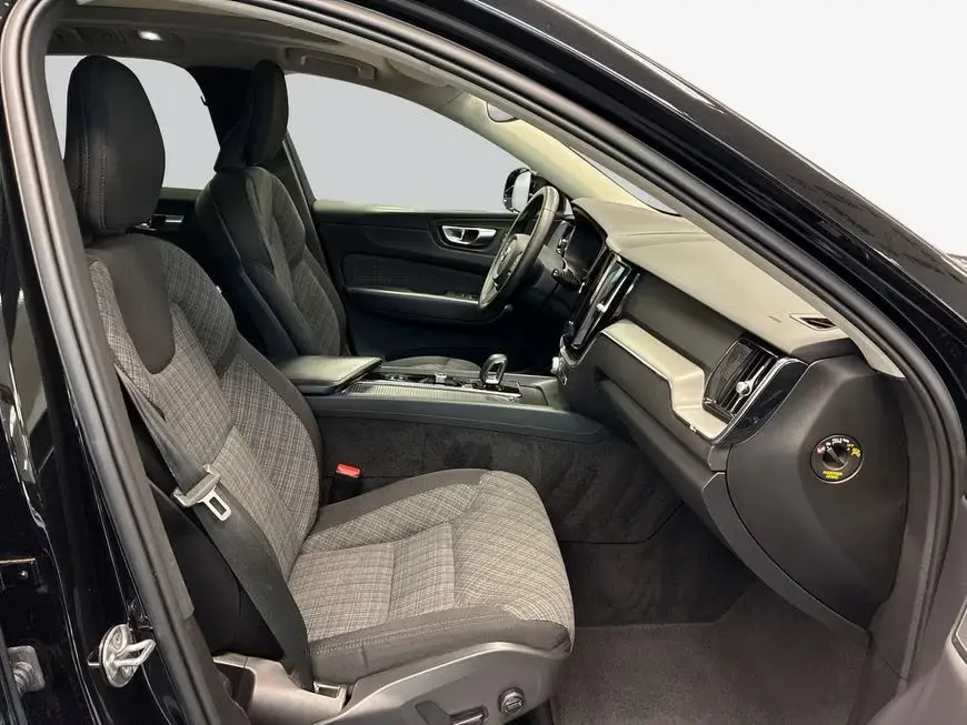 Volvo XC60 T6 AWD Recharge Core – fotka 9