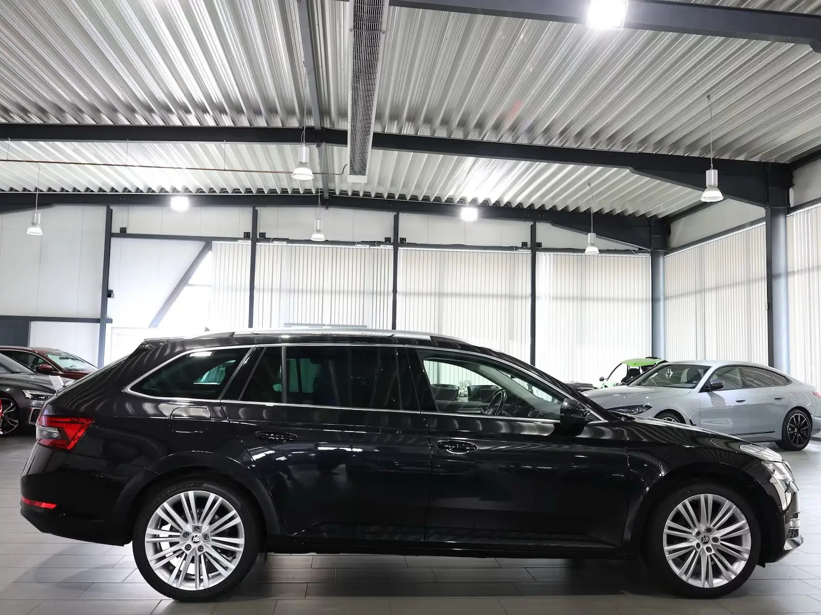 Skoda Superb Combi 2.0 TDI DSG PREMIUM-EDITION  – fotka 8