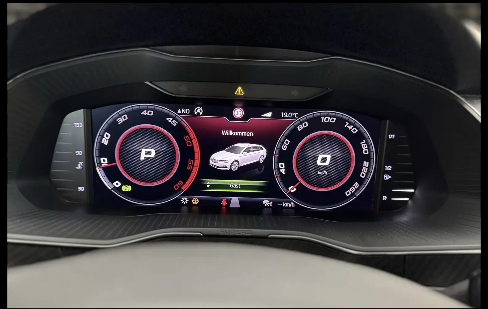Skoda Superb Combi Sportline 2.0 TDI DSG – fotka 18