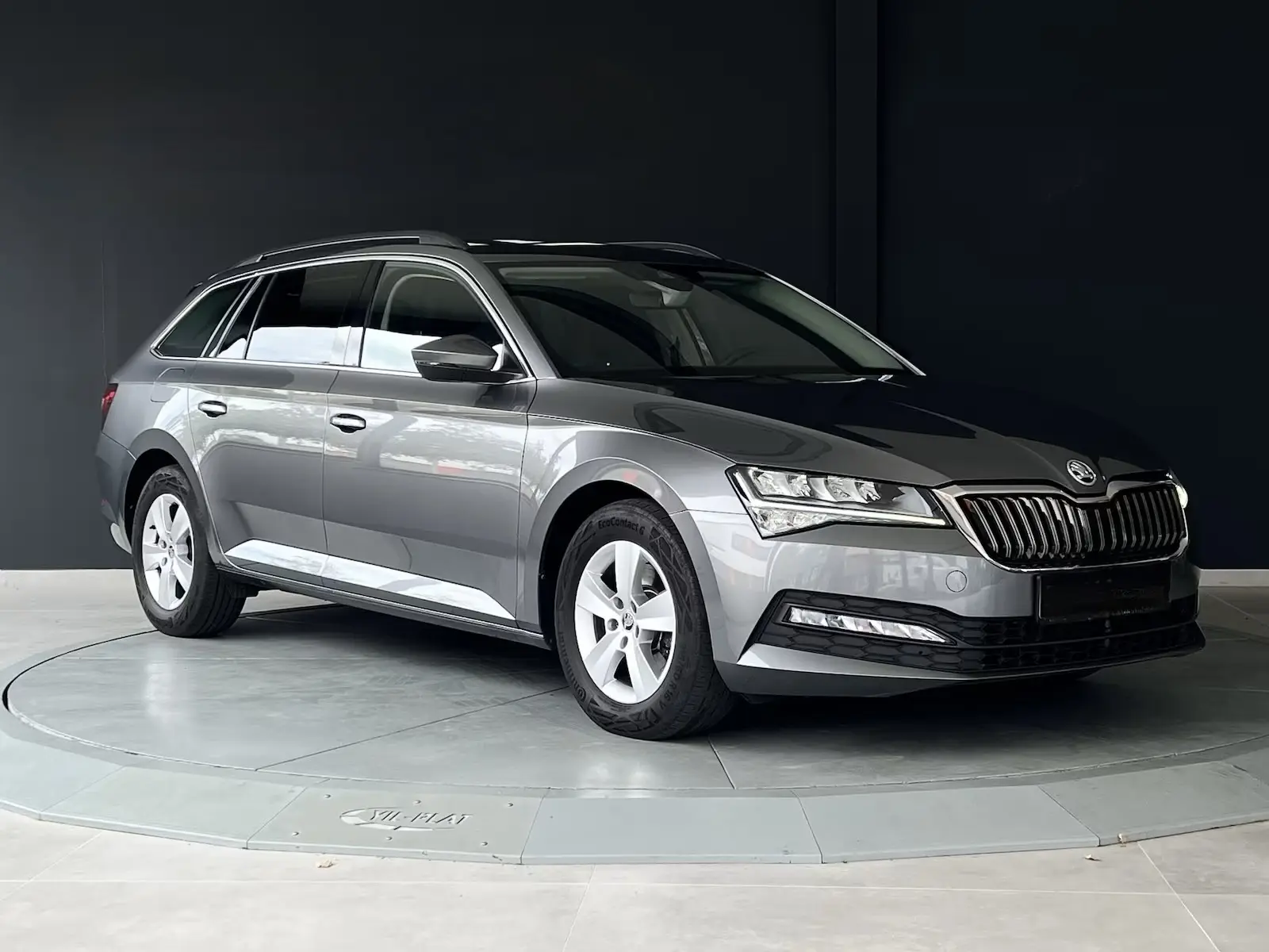 Skoda Superb 2.0 TDI Ambition*DSG* – fotka 3