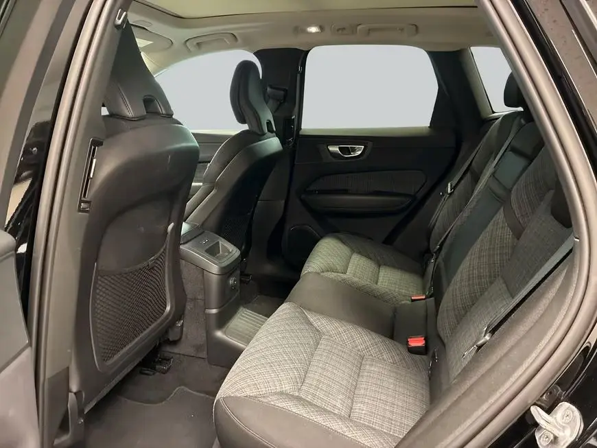 Volvo XC60 T6 AWD Recharge Core – fotka 10
