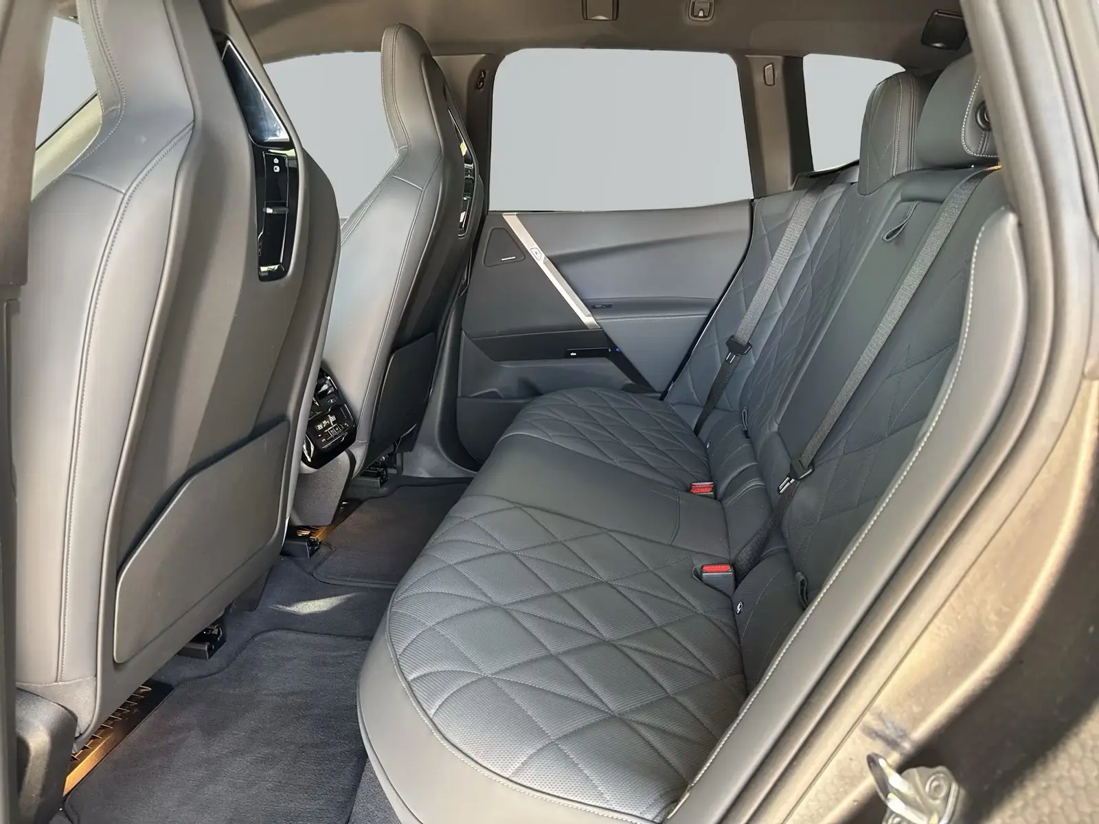 BMW iX xDrive40 Sportpaket – fotka 11