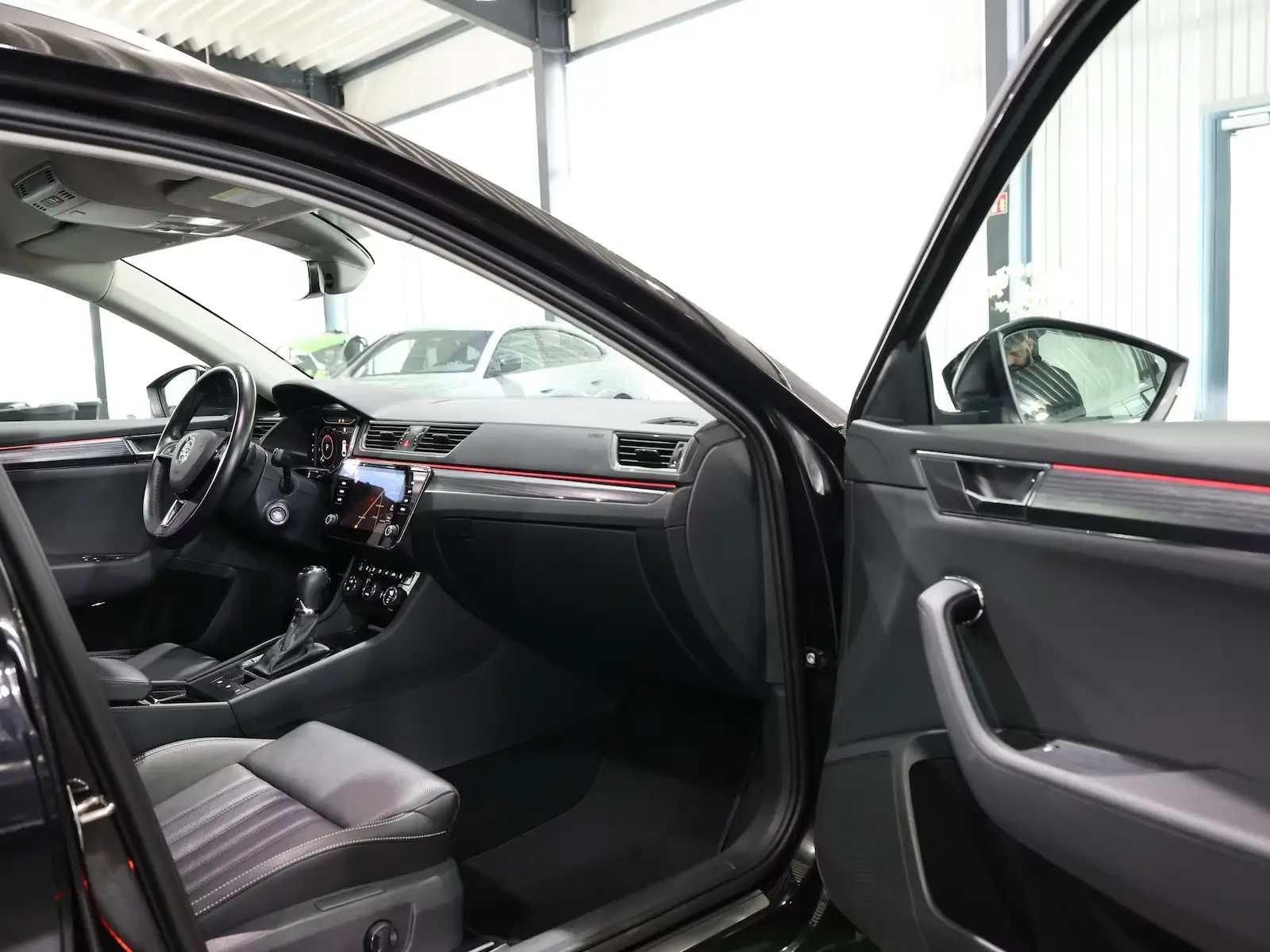 Skoda Superb Combi 2.0 TDI DSG PREMIUM-EDITION  – fotka 13