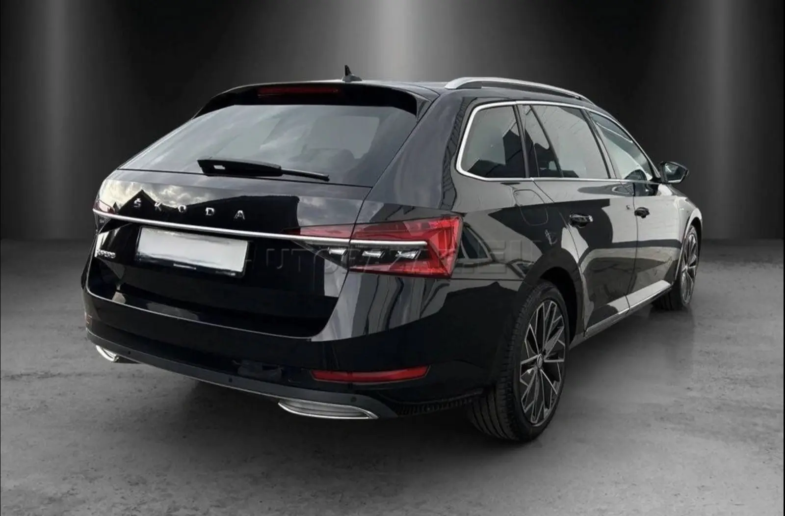 Škoda Superb Combi 2.0 TDI SCR L&K DSG – fotka 10