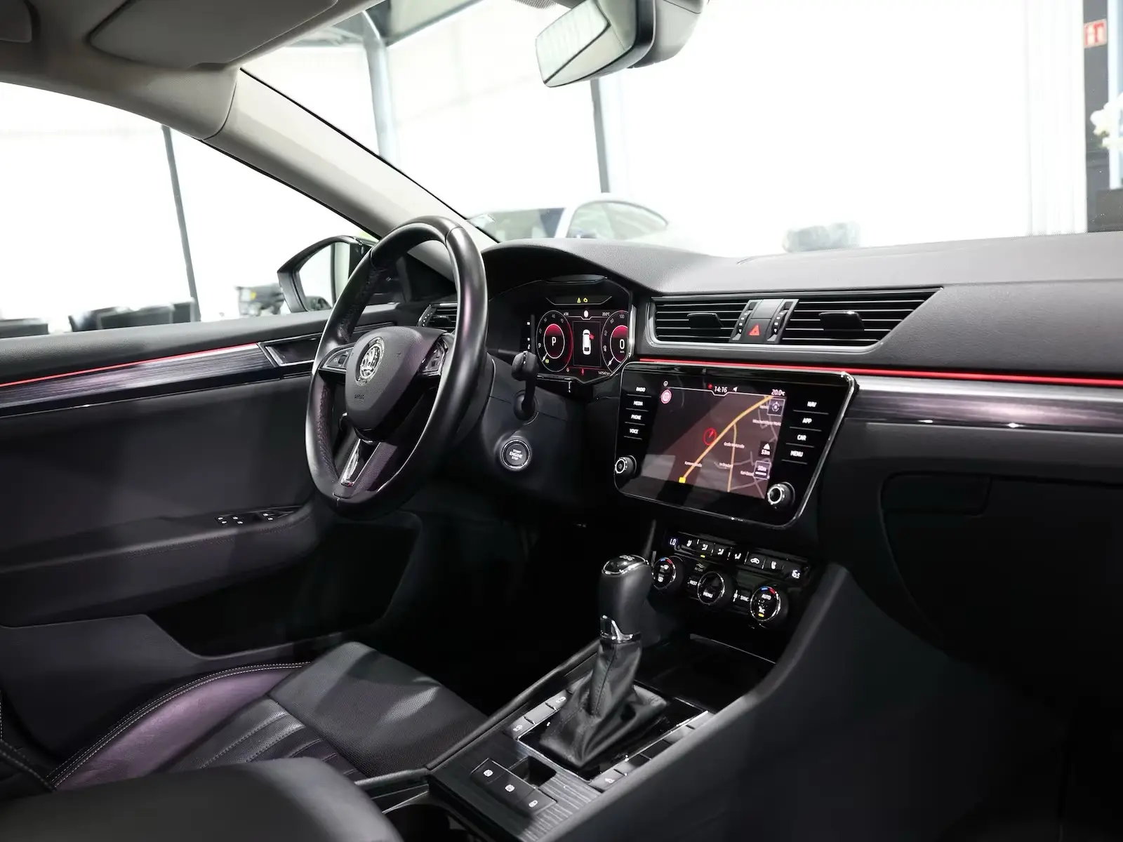 Skoda Superb Combi 2.0 TDI DSG PREMIUM-EDITION  – fotka 9