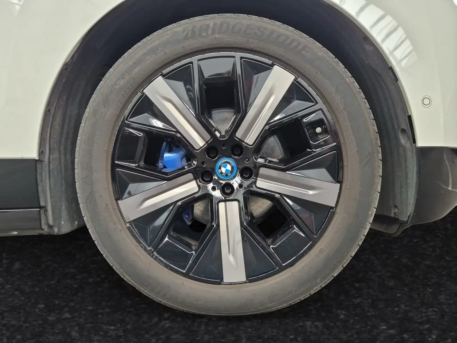 BMW iX xDrive40 Sportpaket – fotka 11