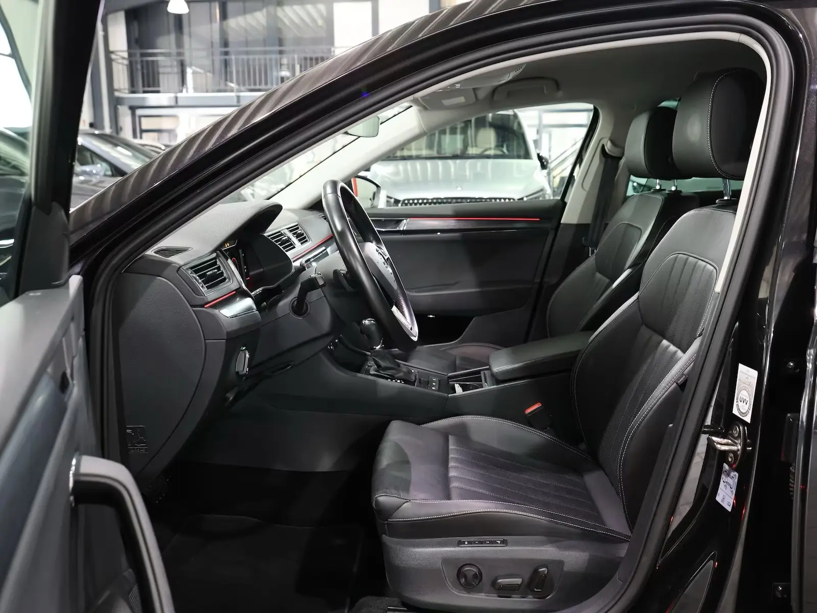 Skoda Superb Combi 2.0 TDI DSG PREMIUM-EDITION  – fotka 12