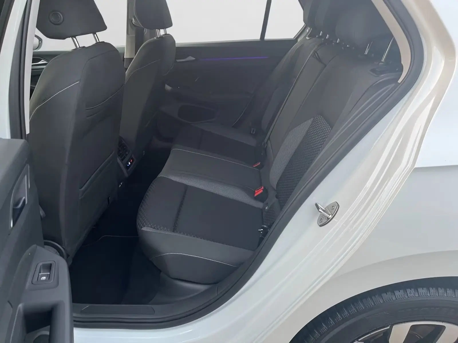 Volkswagen Golf VIII 1,5 TSI DSG – fotka 12
