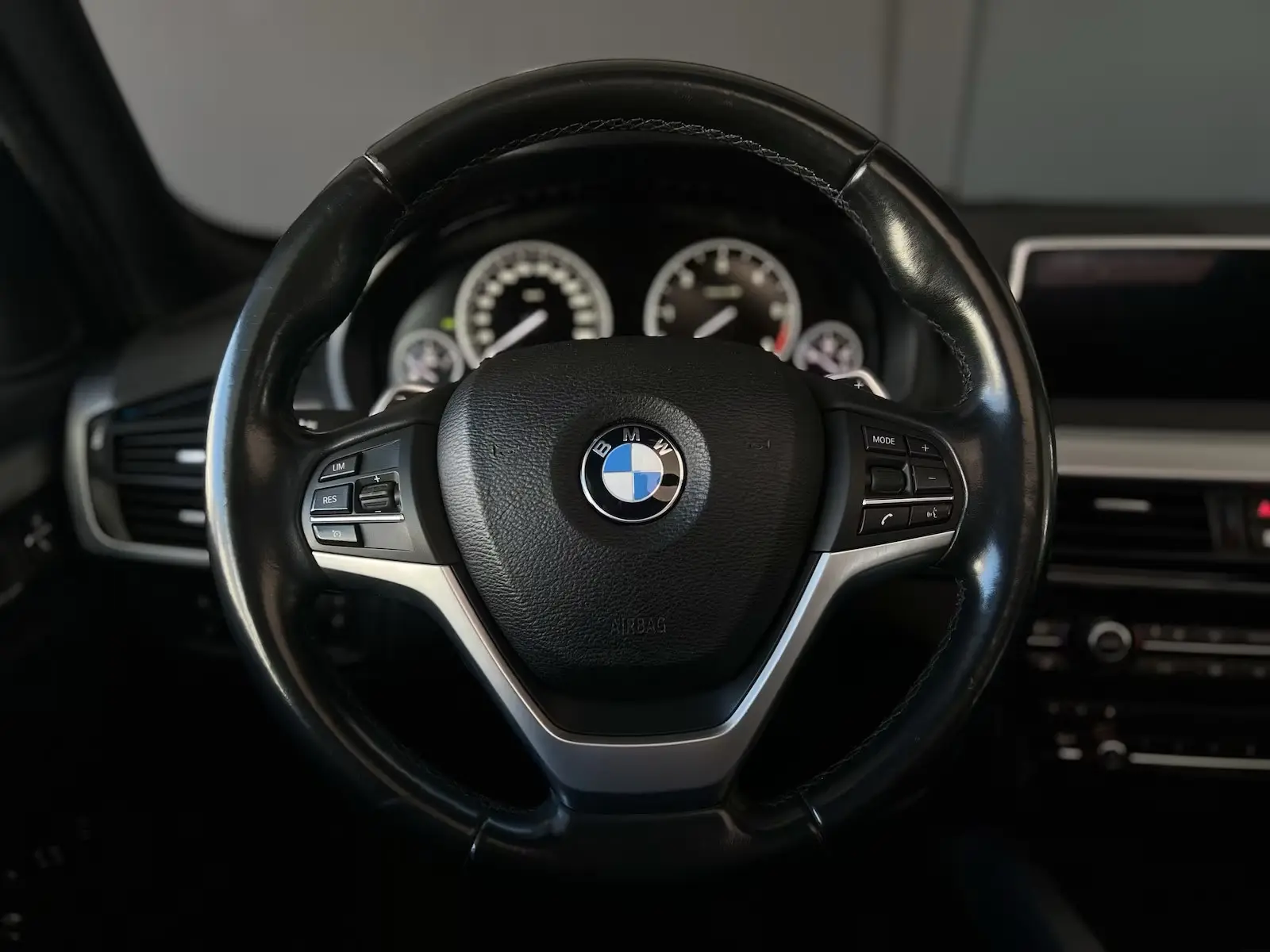 BMW X5 xDrive 30d*7miestna verzia – fotka 18