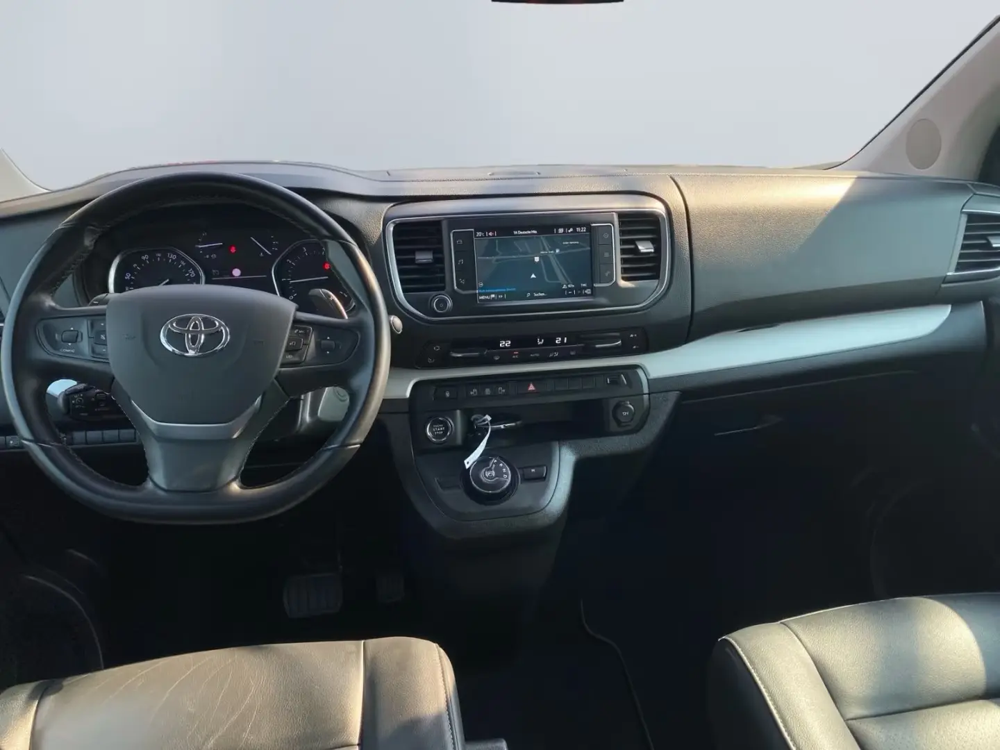 Toyota Proace 2,0l-D L2 Verso Executive *Black Edition* – fotka 9