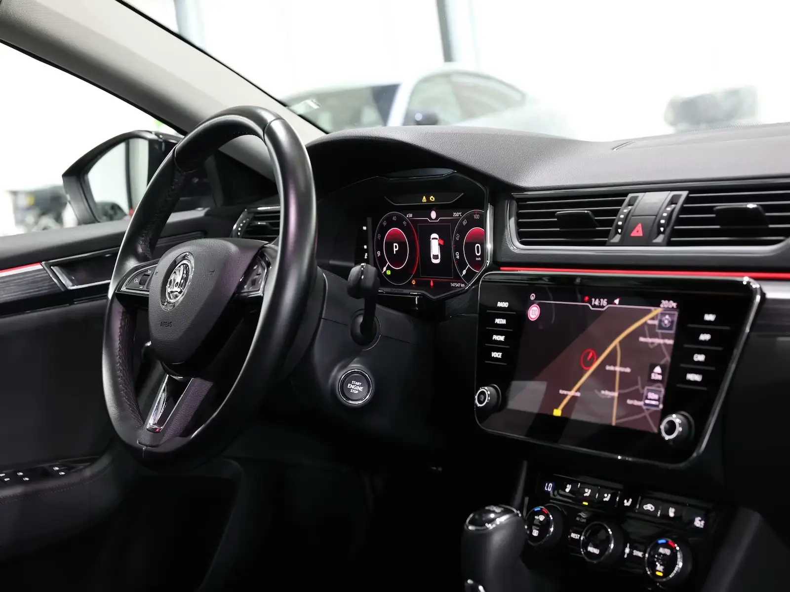 Skoda Superb Combi 2.0 TDI DSG PREMIUM-EDITION  – fotka 15