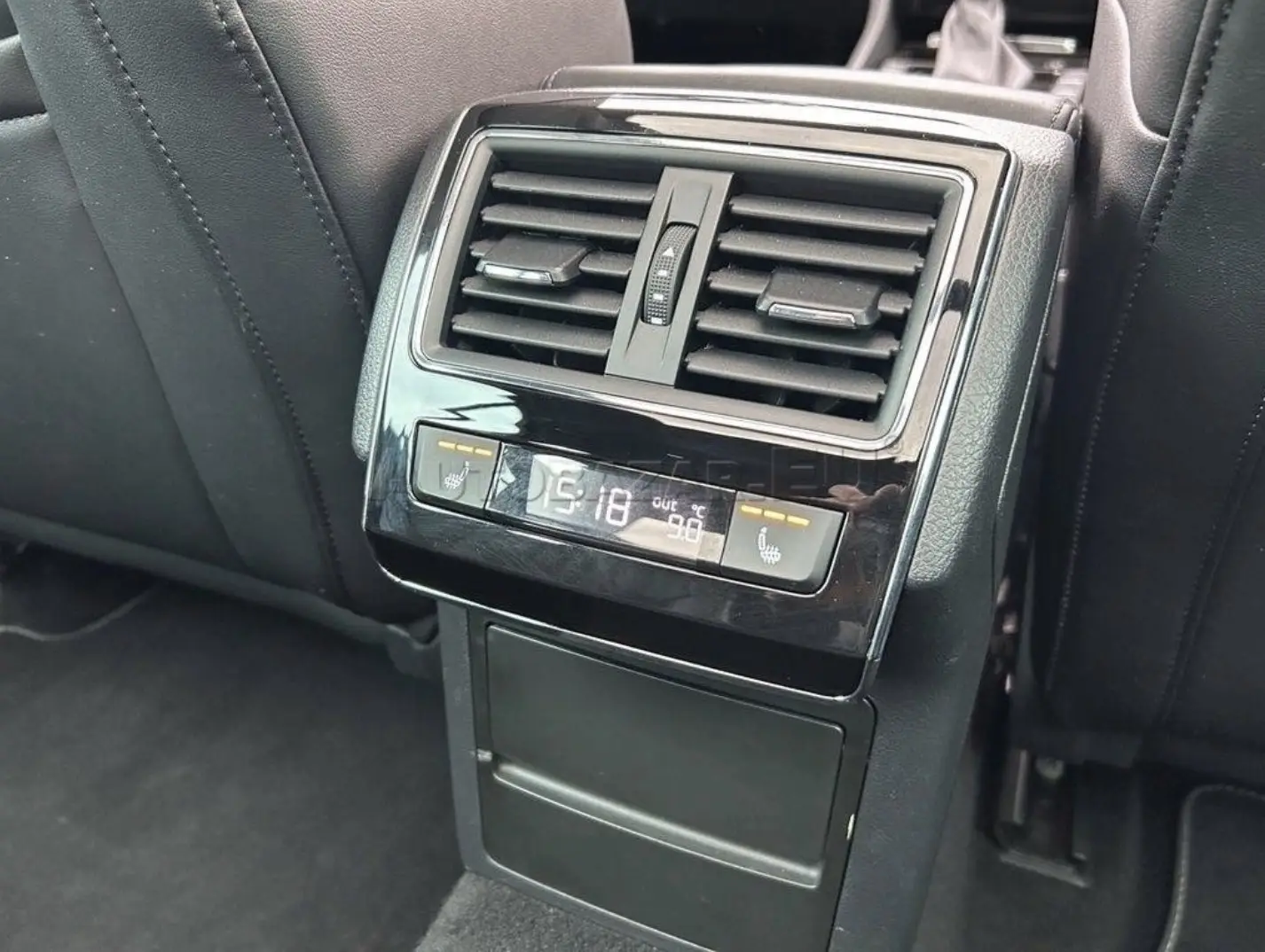 Škoda Superb Combi 2.0 TDI SCR L&K DSG – fotka 5