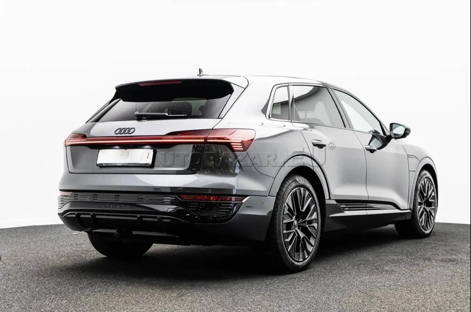 Audi Q8 E-Tron 55 2x S- Line – fotka 7