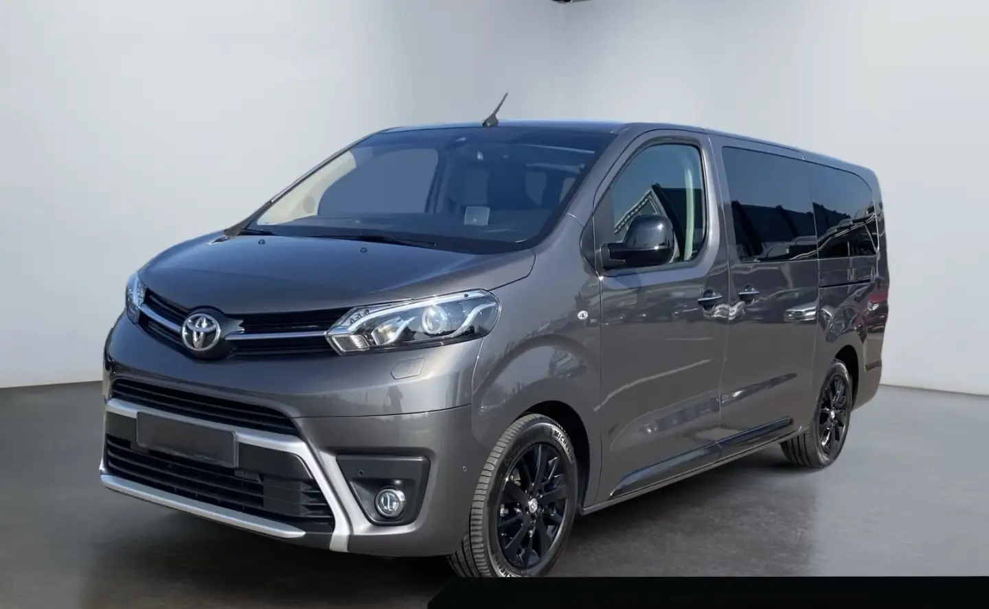 Toyota Proace 2,0l-D L2 Verso Executive *Black Edition* – fotka 1