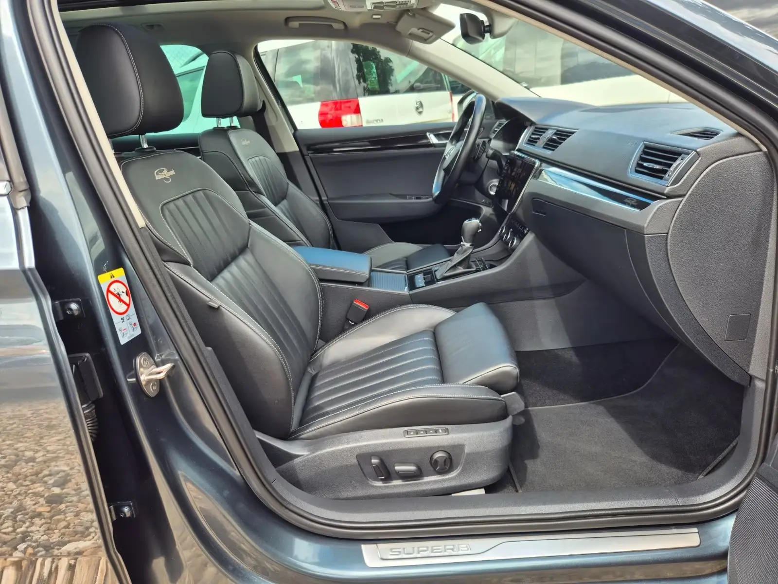 Skoda Superb Combi L&K 2,0 TDI 147KW – fotka 21