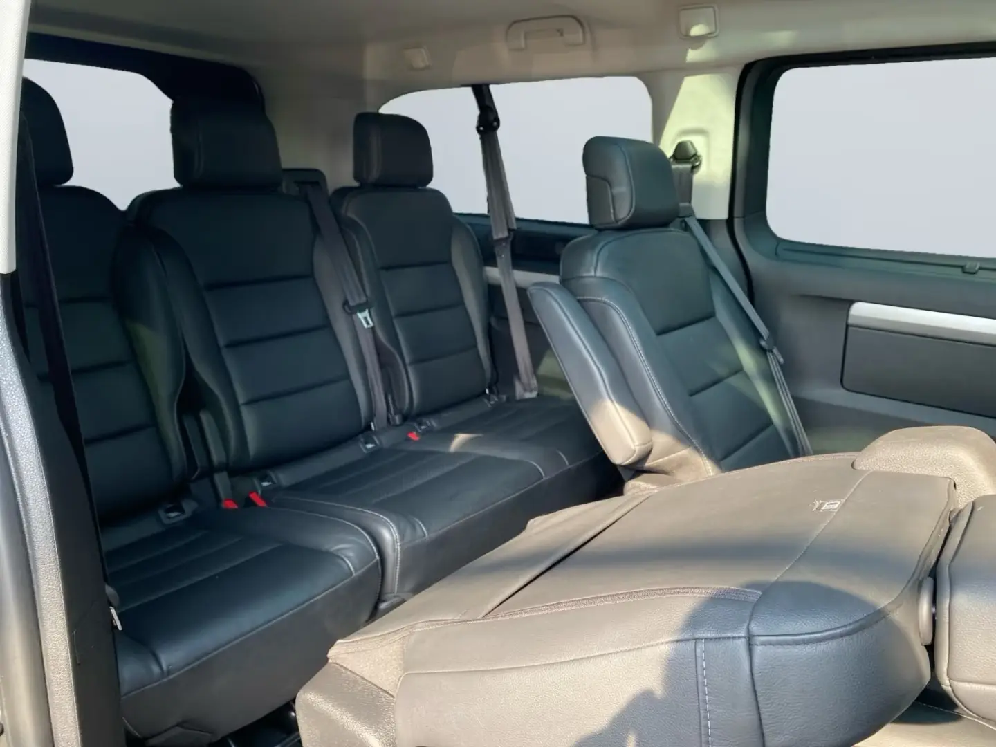 Toyota Proace 2,0l-D L2 Verso Executive *Black Edition* – fotka 18