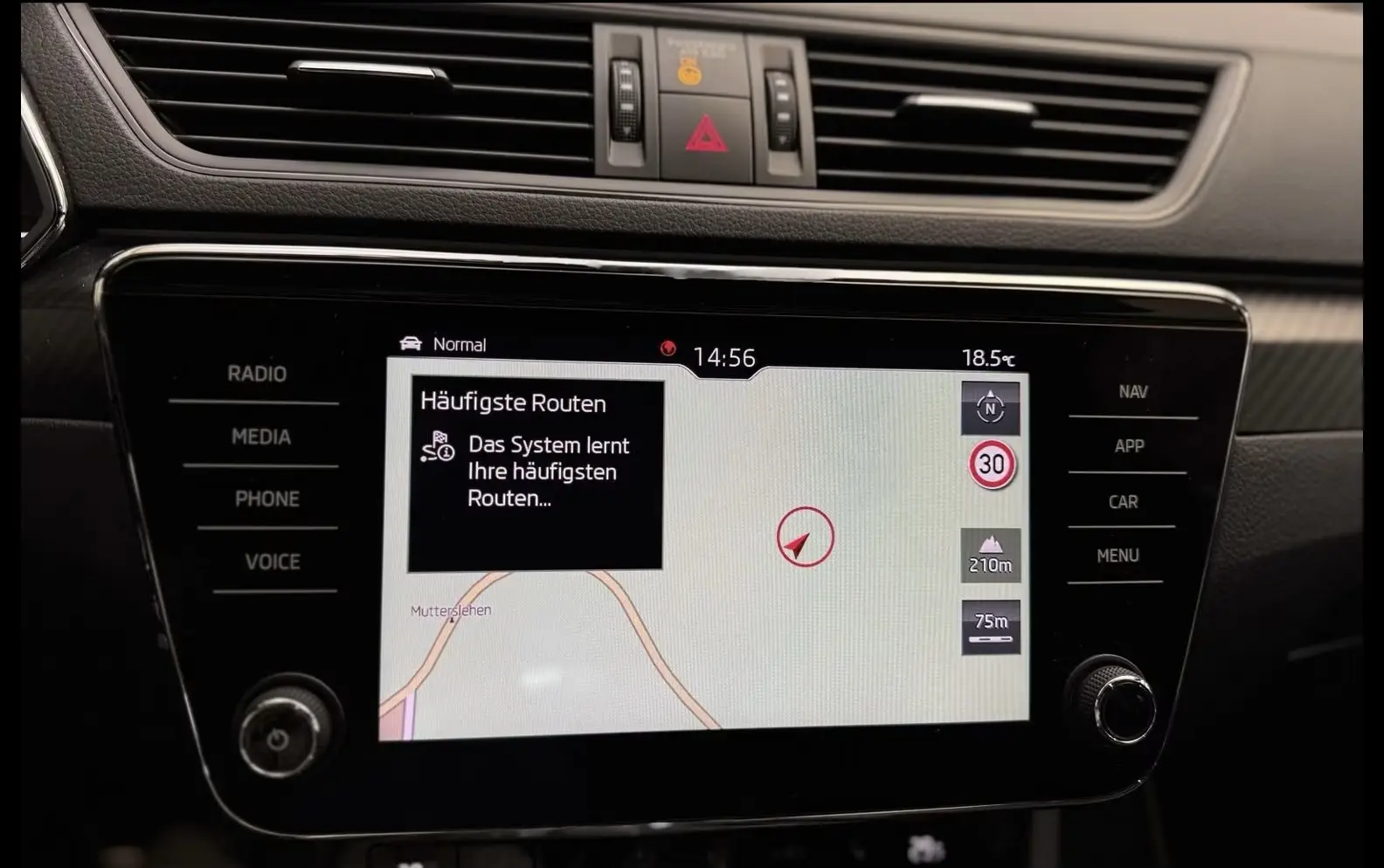 Skoda Superb Combi Sportline 2.0 TDI DSG – fotka 21