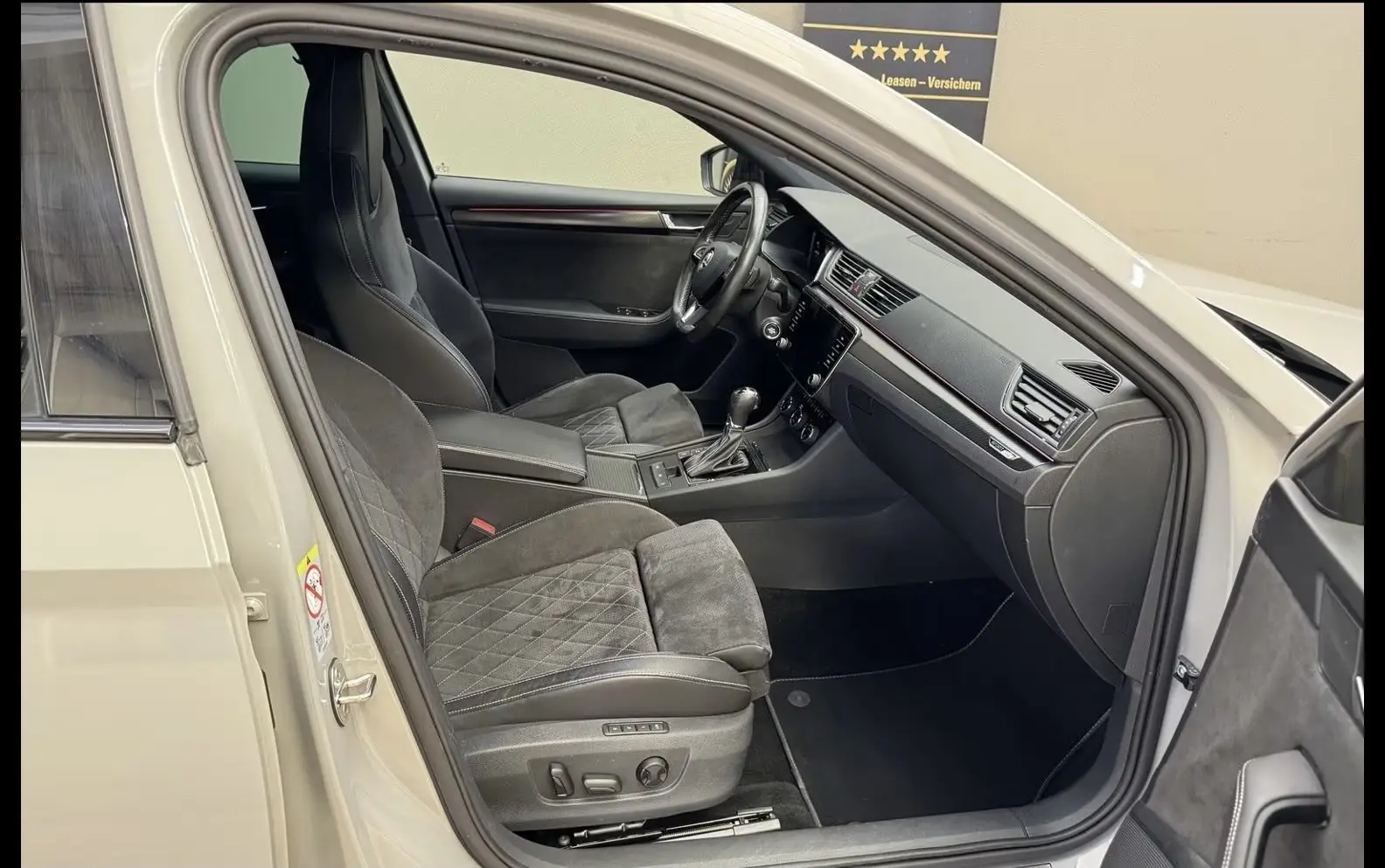 Skoda Superb Combi Sportline 2.0 TDI DSG – fotka 16