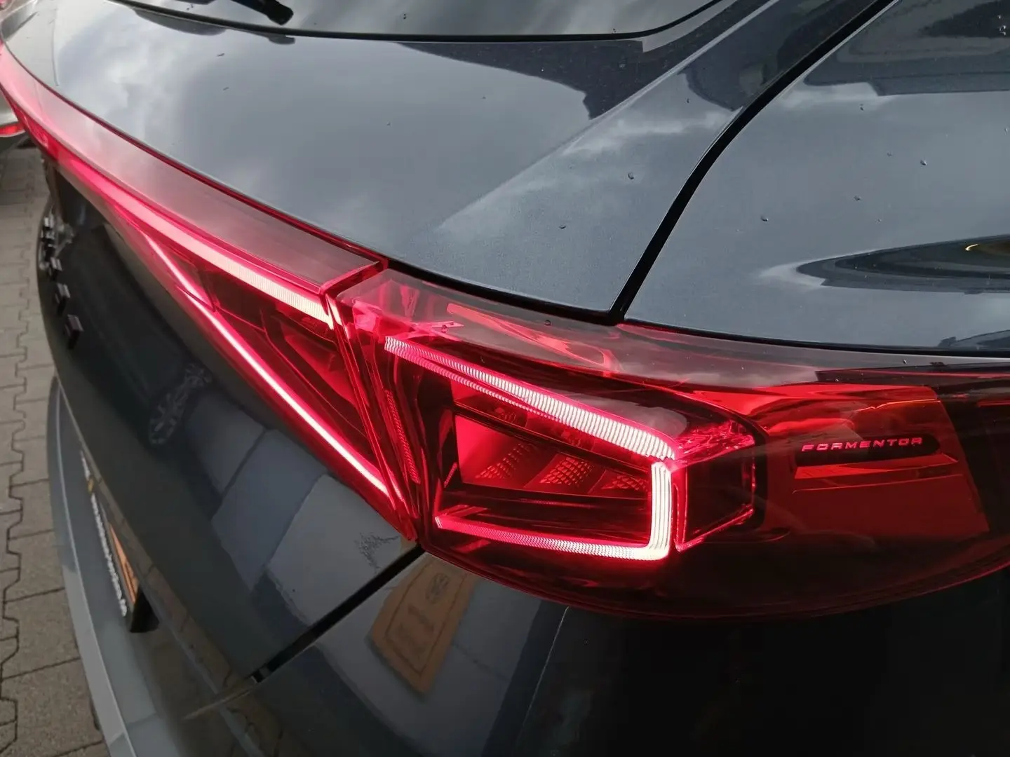 Cupra Formentor 1.4 e-Hybrid DSG *PANO*360 – fotka 21