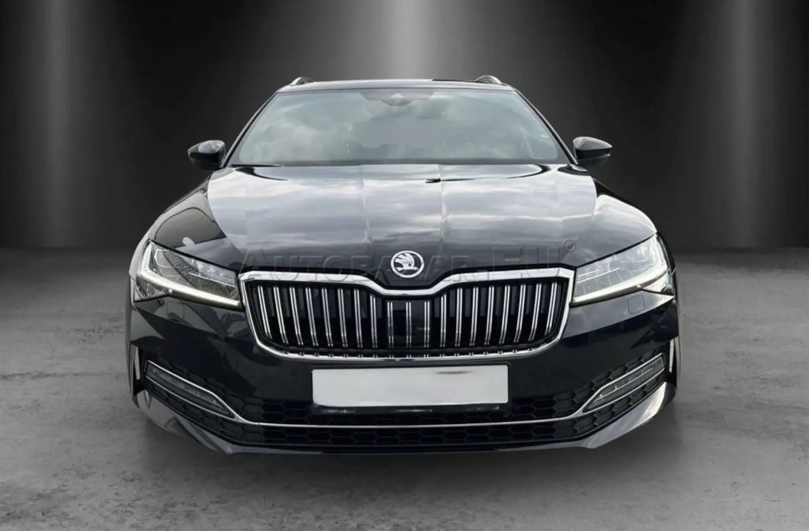 Škoda Superb Combi 2.0 TDI SCR L&K DSG – fotka 11