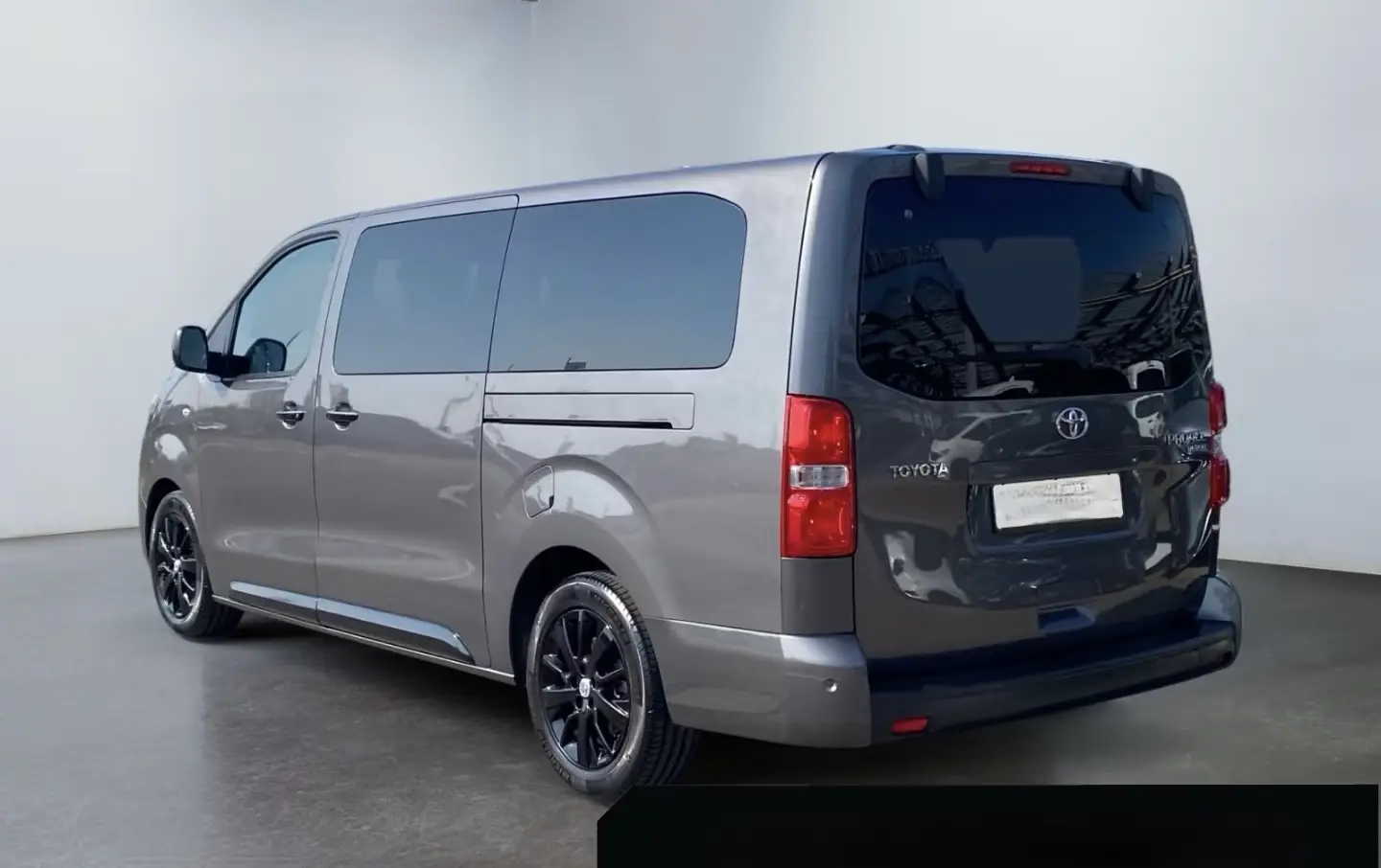 Toyota Proace 2,0l-D L2 Verso Executive *Black Edition* – fotka 6