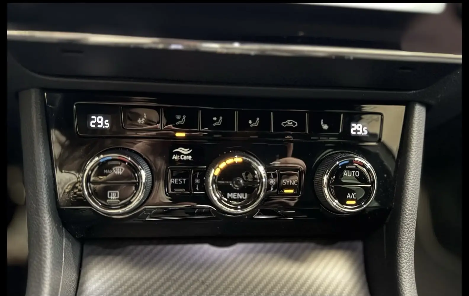 Skoda Superb Combi Sportline 2.0 TDI DSG – fotka 20