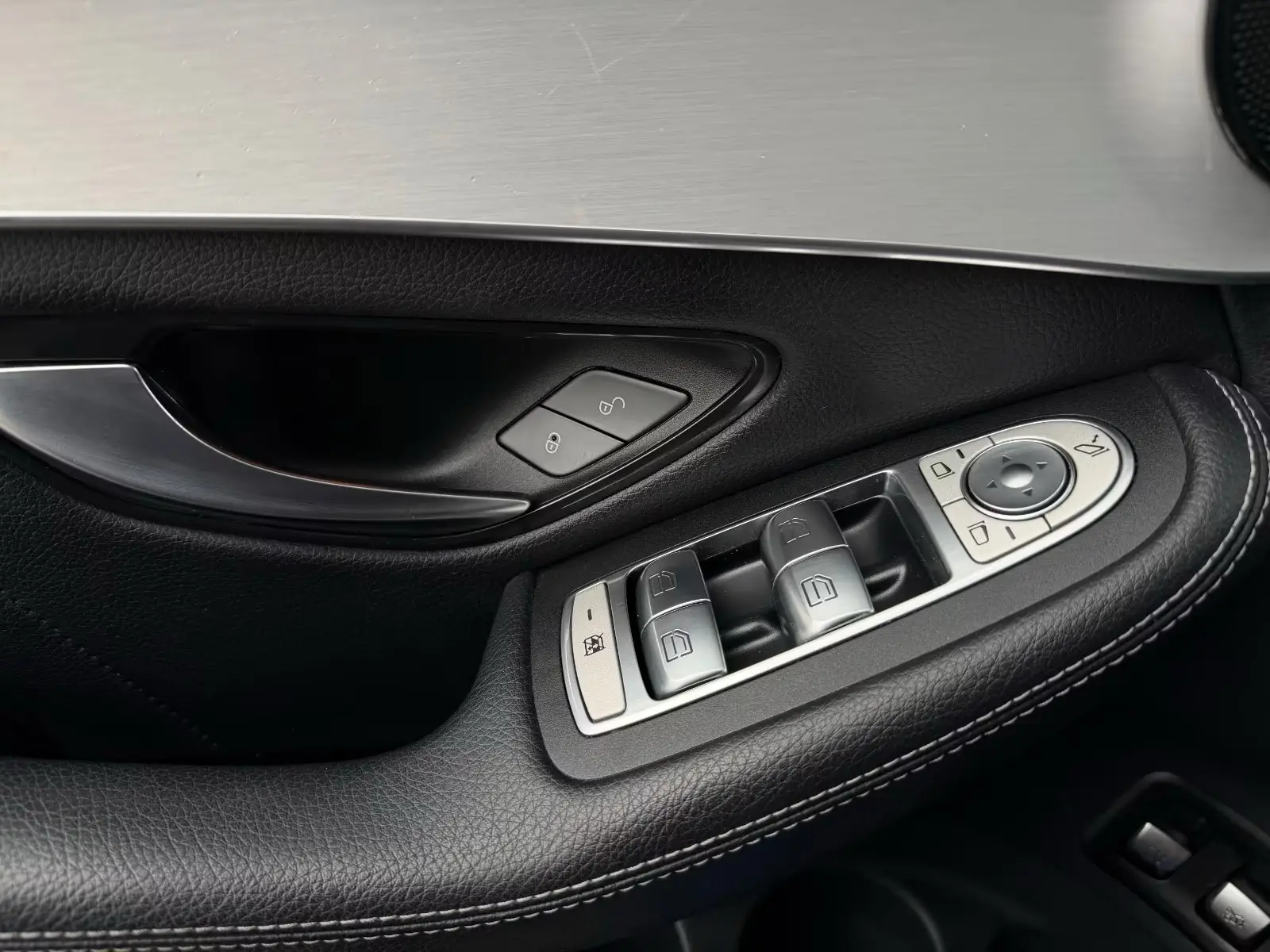 Mercedes-Benz GLC 300e Coupé AMG Line – fotka 21