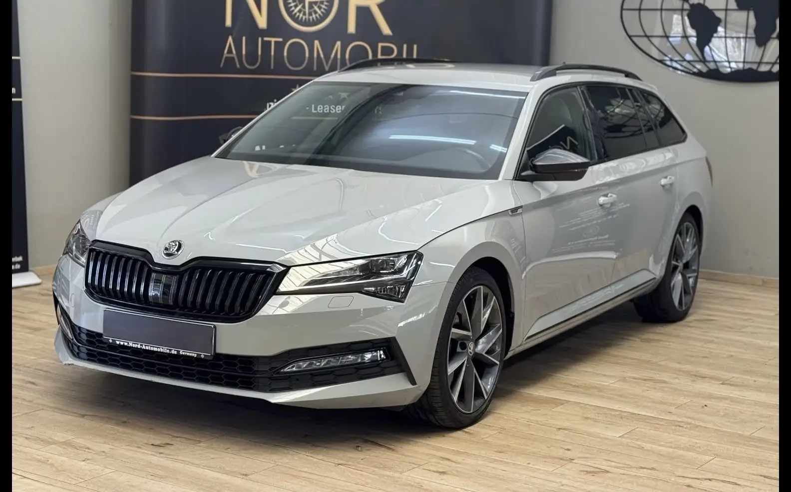 Skoda Superb Combi Sportline 2.0 TDI DSG – fotka 3