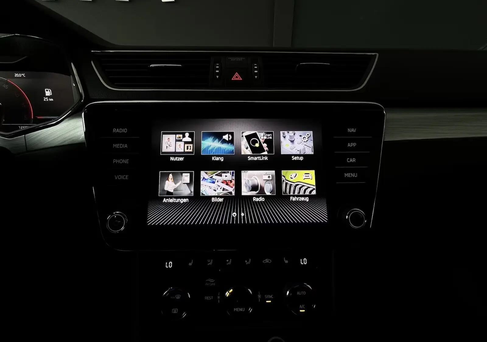 Skoda Superb 2.0 TDI Ambition*DSG* – fotka 11