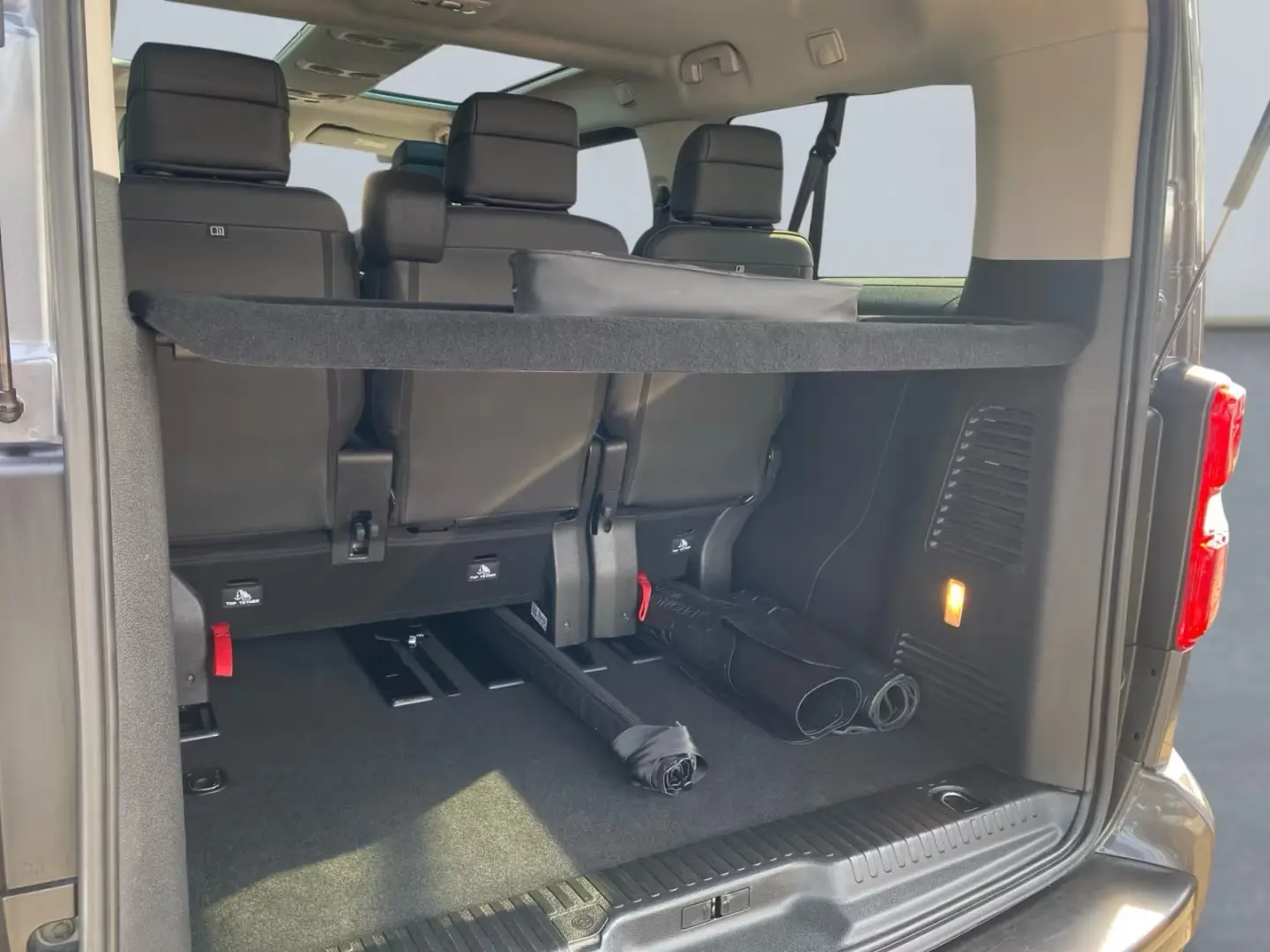 Toyota Proace 2,0l-D L2 Verso Executive *Black Edition* – fotka 15