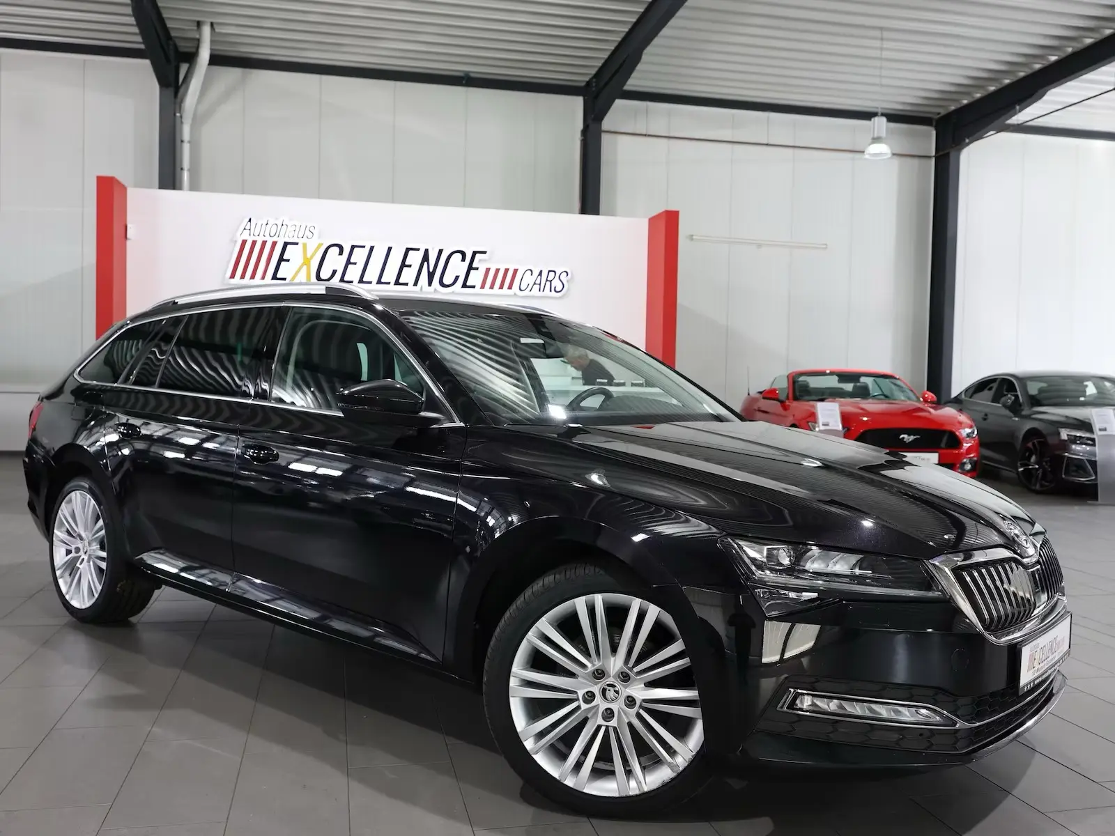Skoda Superb Combi 2.0 TDI DSG PREMIUM-EDITION  – fotka 2