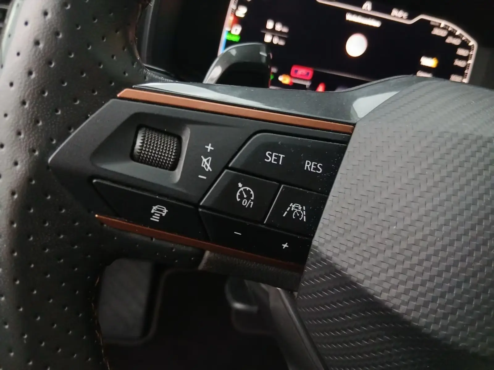 Cupra Formentor 1.4 e-Hybrid DSG *PANO*360 – fotka 14