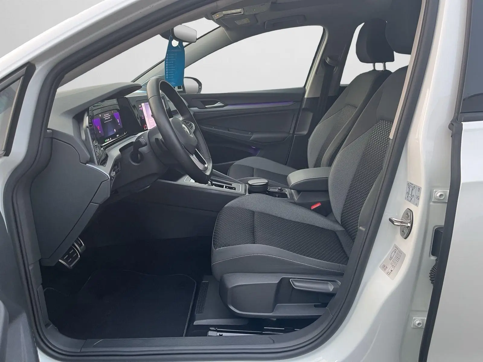 Volkswagen Golf VIII 1,5 TSI DSG – fotka 8