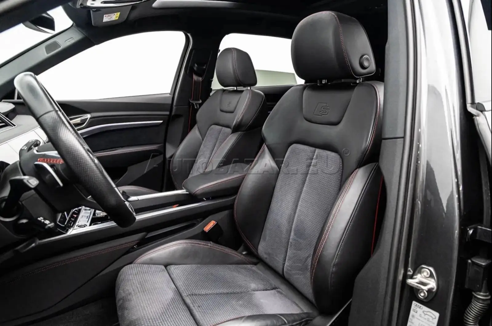Audi Q8 E-Tron 55 2x S- Line – fotka 4