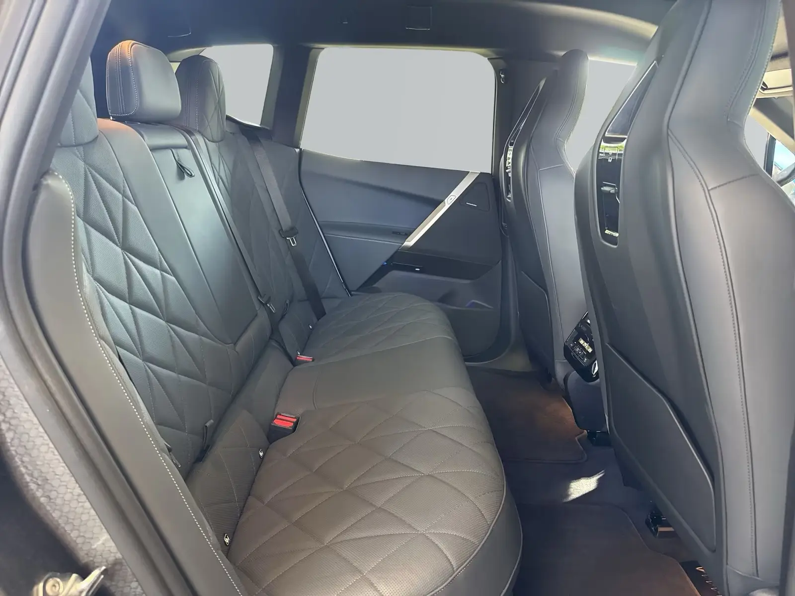 BMW iX xDrive40 Sportpaket – fotka 12