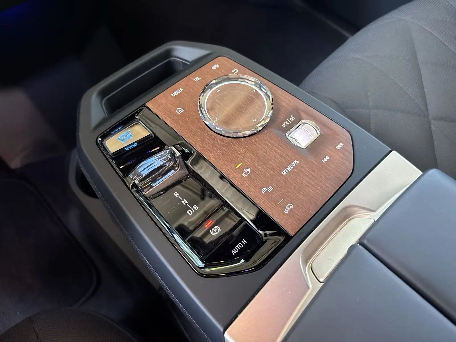BMW iX xDrive40 Sportpaket – fotka 18