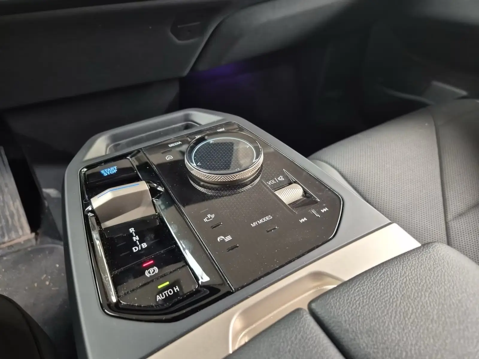 BMW iX xDrive40 Sportpaket – fotka 8