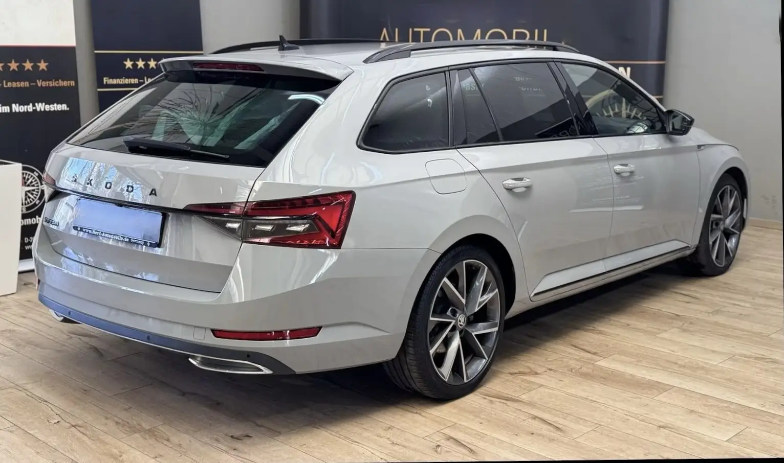 Skoda Superb Combi Sportline 2.0 TDI DSG – fotka 10