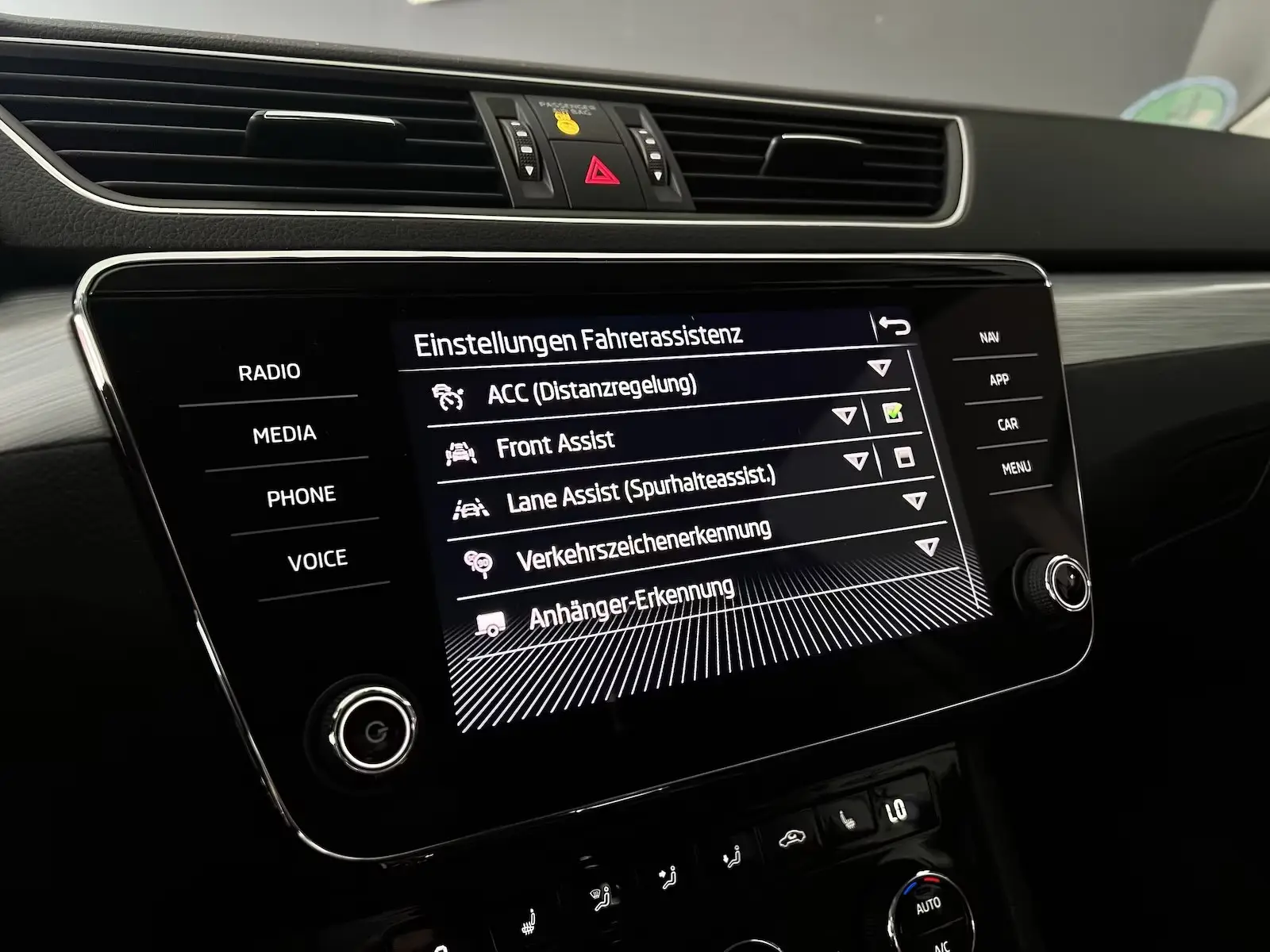 Skoda Superb 2.0 TDI Ambition*DSG* – fotka 13