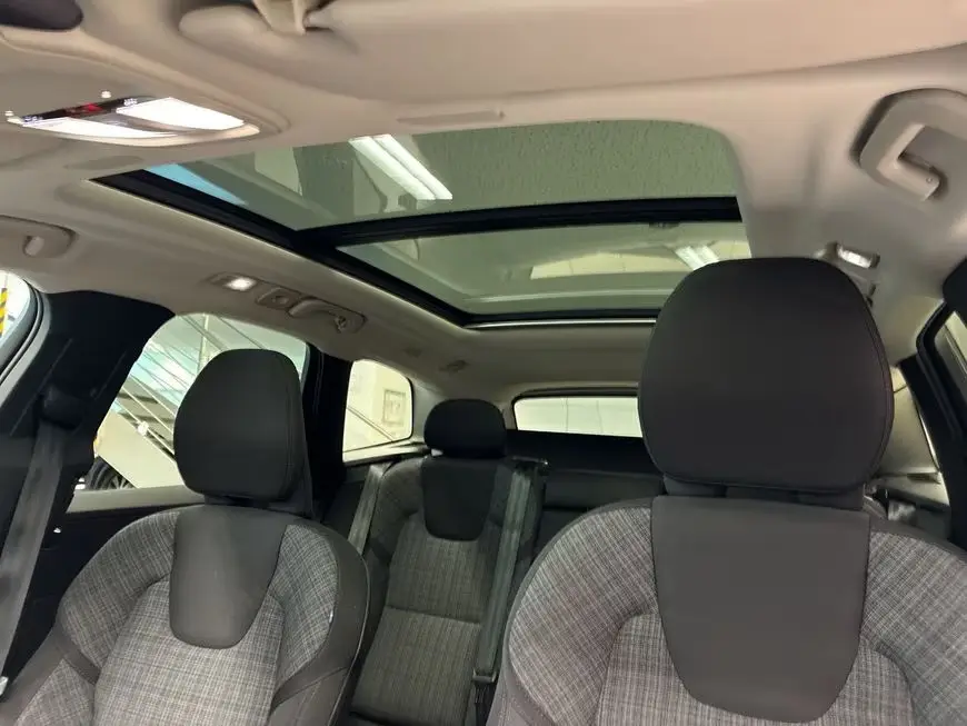 Volvo XC60 T6 AWD Recharge Core – fotka 12