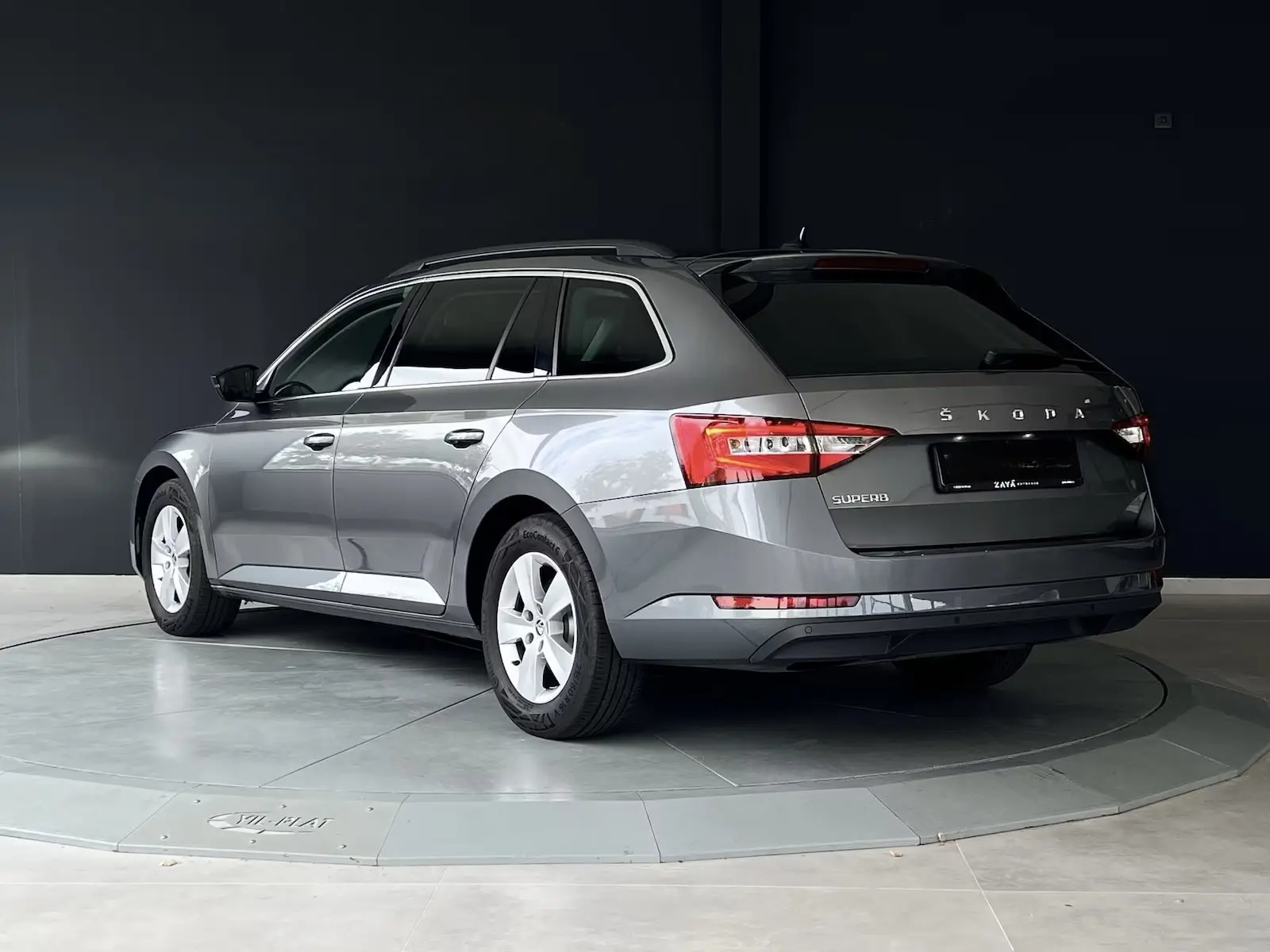 Skoda Superb 2.0 TDI Ambition*DSG* – fotka 6