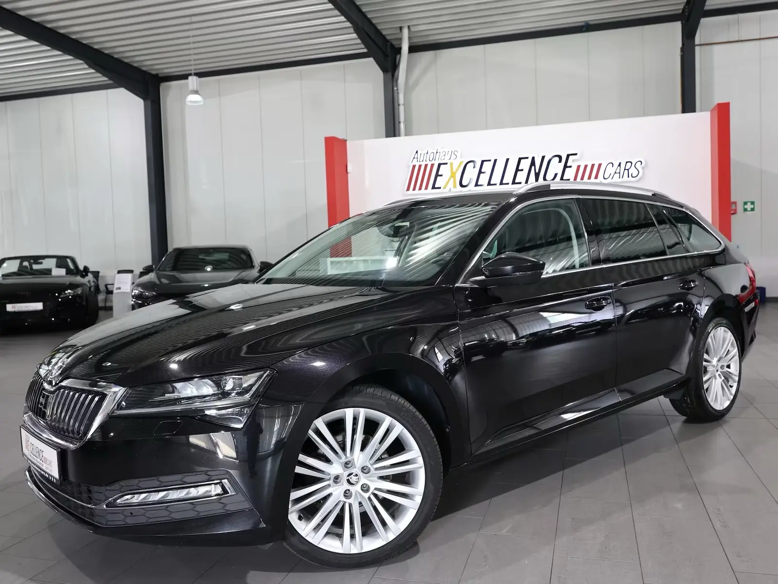 Skoda Superb Combi 2.0 TDI DSG PREMIUM-EDITION  – fotka 3