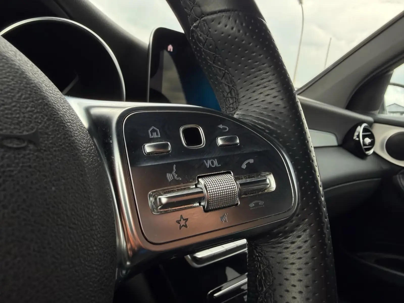Mercedes-Benz GLC 300e Coupé AMG Line – fotka 14