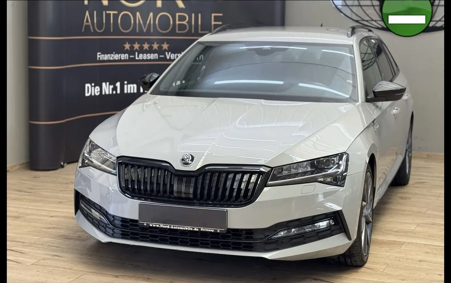 Skoda Superb Combi Sportline 2.0 TDI DSG – fotka 2