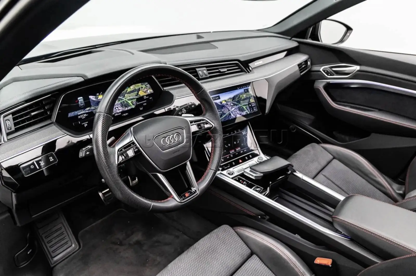 Audi Q8 E-Tron 55 2x S- Line – fotka 5