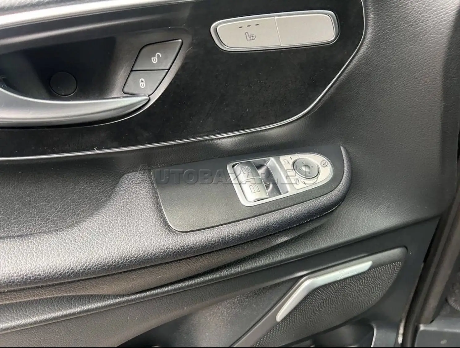 Mercedes-Benz V trieda V300 d lang A/T 4MATIC – fotka 3